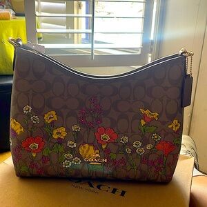 COACH NWT Signiture floral laurel SH